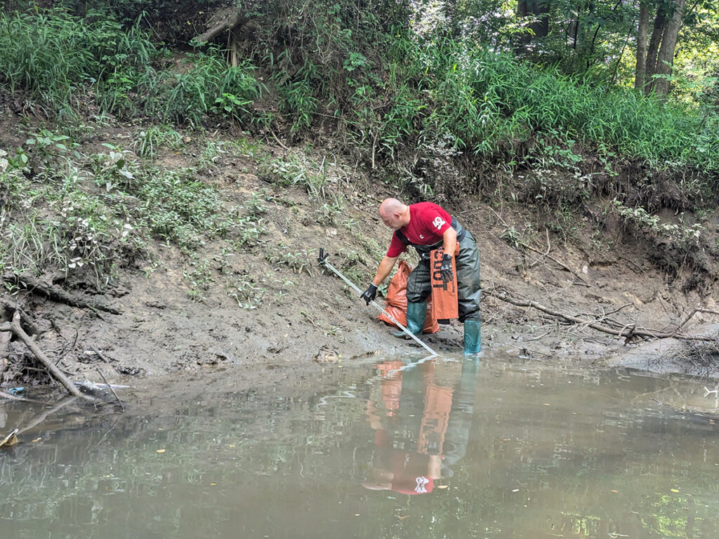 Sound Rivers, Cummins host cleanup No. 4 - Sound Rivers